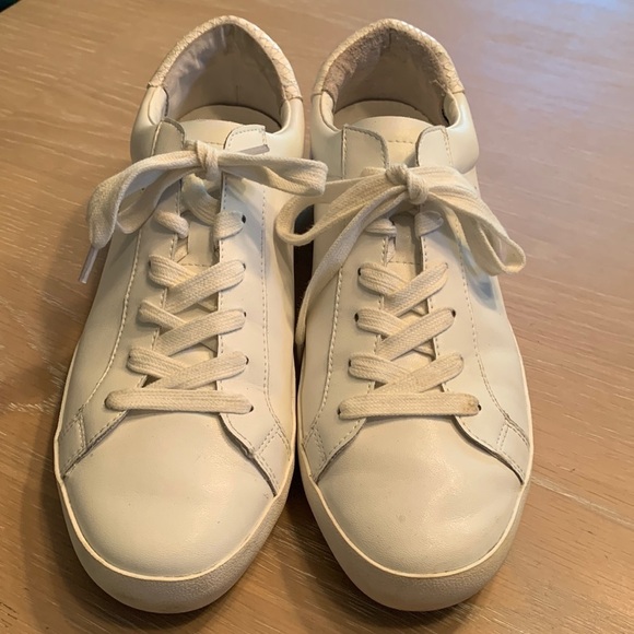 Banana Republic Women’s Leather Sneakers, ver good condition Sz 9.5M light wear - Picture 1 of 9